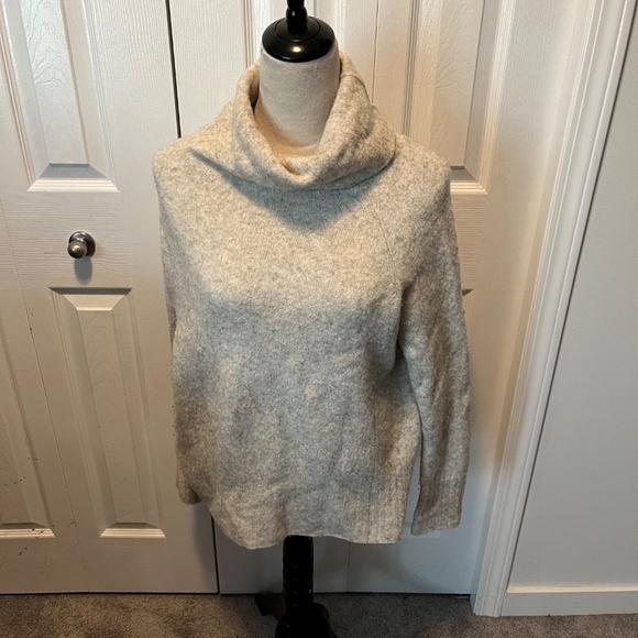 Community from Aritizia size XS wool blend turtle neck - Picture 2 of 15